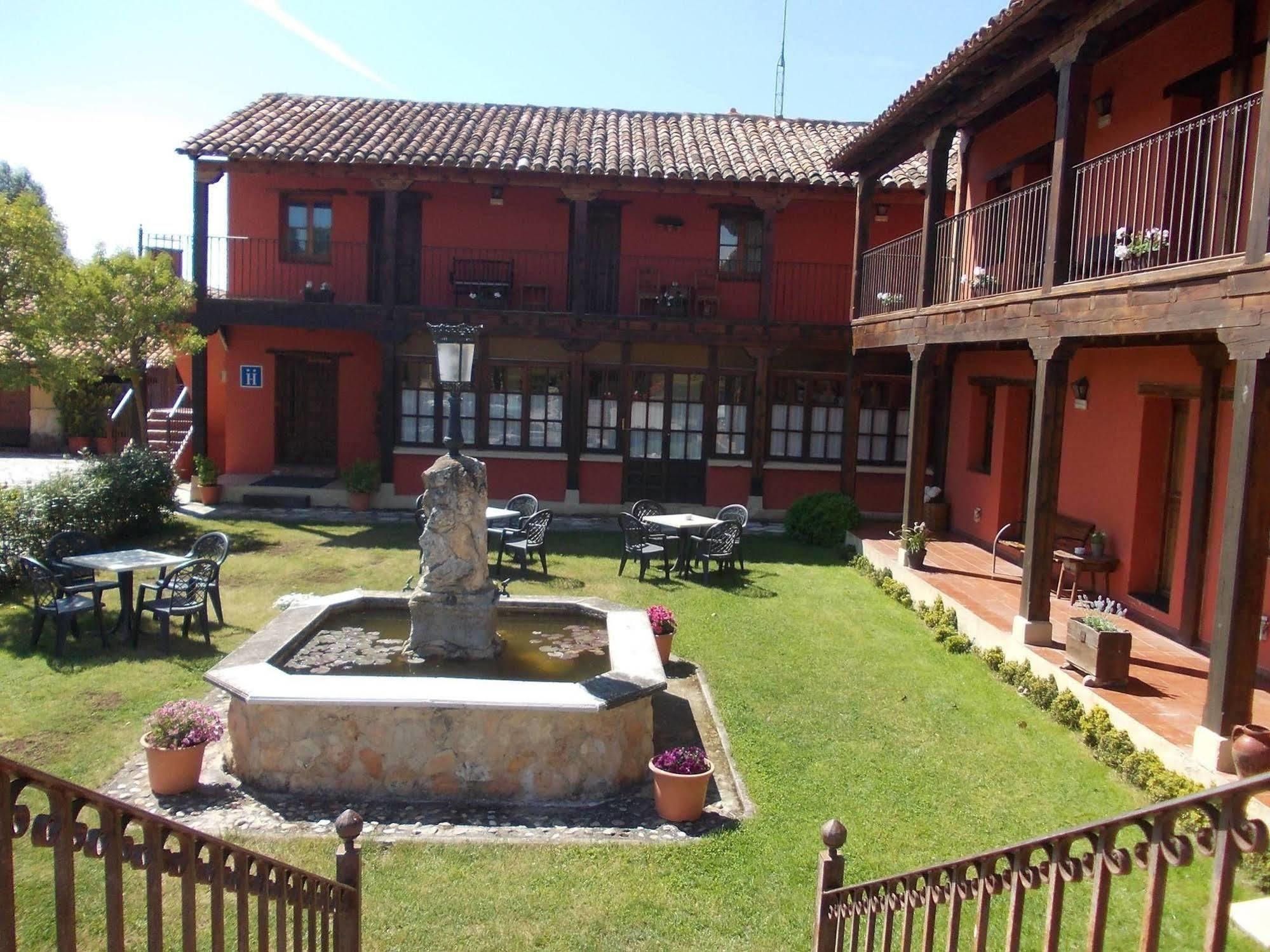 Hotel Los Rastrojos Aranda de Duero Exterior foto